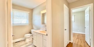 Charming 2BR with Refinished Hardwoods Gallery 7