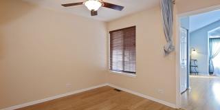 Gorgeous 2 Bedroom Townhome available in Palatine! Gallery 6
