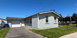 Three Bedroom House with an Attached Garage Gallery 1
