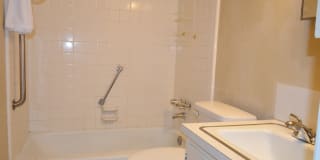 908 East Stone Street Gallery 13