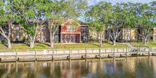 Remodeled 2/2 Waterfront Condo Gallery 1