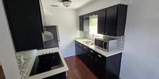 ** $500 OFF MOVE IN SPECIAL** Charming 2 bed 1 bath garage apartment in the heart of down town Orlando Gallery 7