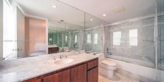 5415 Collins Ave Gallery 17