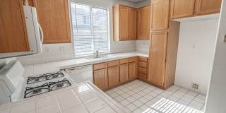 4 Bedroom Oaklane Townhome in Santa Clarita! Gallery 7