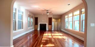 Stunning Corner Home in King City with Washer/Dryer Included, Private Courtyard! Gallery 6
