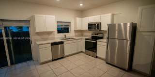 137 NE 3rd Ct Gallery 5