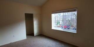 Great Location! 2 Bed 2 Bath Townhouse Style Condo! Open Concept! Laminate Floors Throughout Main! Gallery 17