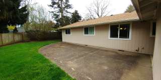 Gorgeous Home with Granite Counters and Custom Built-ins! Gallery 27