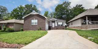 Pet Friendly Four Bedroom! Gallery 1