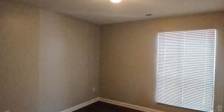 Newly Refreshed 3 bedroom 2 bath Duplex - Open To Section 8 Gallery 12