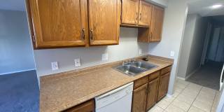 Large 2 bed 1 bath Top Floor Condo Gallery 12