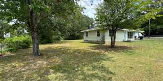 Charming 2 Bedroom Home with Large Fenced Yard! Gallery 12