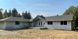 Large home on acreage! Gallery 1