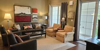 Seasonal Short-Term 2 Bedroom, 2.5 Bath Multi-Level Condo with Balcony and Patio located on Venice Island! Gallery 11