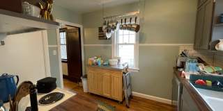 AVAILABLE JULY - 3 BEDROOM/1.5 BATHROOM HOME Gallery 9