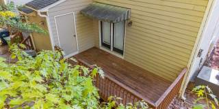 Fantastic End-Unit Townhome Available Now! Gallery 8