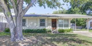 Charming 3-Bedroom Home with Spacious Backyard in North Austin! Charming 3-Bedroom Home with Spacious Backyard in North Austin! Gallery 3