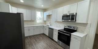 Newly Renovated 4 bedroom with land! Gallery 1