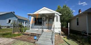 1518 Oak St Gallery 1