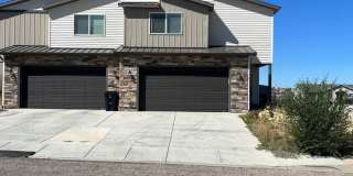 3 Bedroom Duplex with a Garage Gallery 1