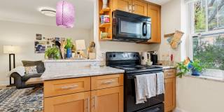 Beautiful apartment less than 1 mile from Brightleaf Square! Utilities Included! Gallery 8