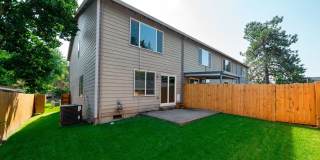 Stunning townhouse in Canby- 3 bed / 2.5 bath , garage, AC Gallery 30