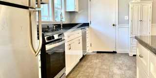 Gigantic 3 bed duplex unit in Oak Square Gallery 22