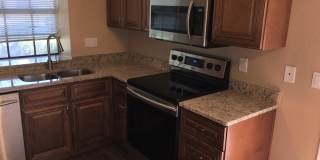 **MOVE-IN SPECIAL 50% OFF MOVE-IN MONTH!!!!** **BEAUTIFUL 3br/2ba TOWNHOME (ELLIOTT & ARIZONA AVE)** Gallery 1
