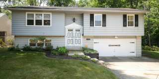 Renovated Singe Family Bi-Level near South Euclid / Lyndhurst Border! Gallery 1