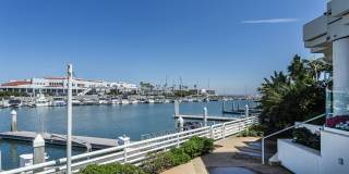 Exquisite Waterfront Gem. Gallery 35