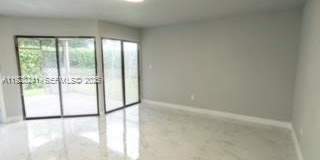 975 North Franklin Avenue Gallery 3