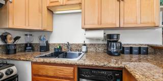 Charming comfy Studio in La Jolla Village! Gallery 11