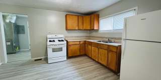 For Rent: 1213 W 17th St. 2 bedroom 1 bathroom Home! Nice porch! Nice back yard! New flooring! Washer & dryer hookups! Gallery 1
