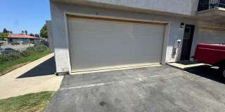 Updated 2 Bed / 1 Bath Condo in Lakeside Gallery 21