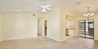 Gorgeous 3/2 Home with a 2 Car Garage Located in Well Maintained Cul-de-sac - Leesburg Gallery 4