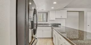 Upgraded 2 bedroom 2 bath upstairs condo Gallery 18