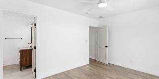 Beautiful modern 3 Bed + 3 Bath House + Pool + Garage Gallery 19