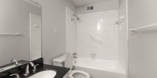 Colonial Apartments Gallery 73