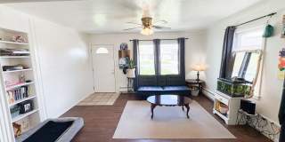 Adorable 2 BR 1 Bath home with Yard Gallery 7