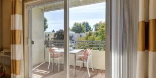 The Retreat Apartments Gallery 15