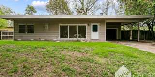 Crisp, Gorgeous, 3 Bed Home with Large Garage Crisp, Gorgeous, 3 Bed Home with Large Garage Gallery 1