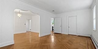 245 W Walnut Street Gallery 7