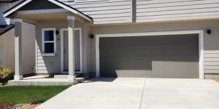 New Construction 3 Bedroom Townhome-Style Duplex – Modern Living in Madras Gallery 1