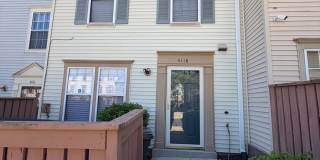 3 LEVEL TOWNHOUSE WITH 3BEDROOMS AND 2 FULL BATHS Gallery 1