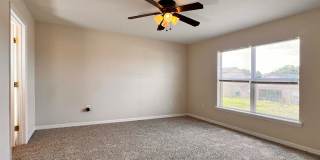 Spacious Three-Bedroom Home in Savannah Estates Gallery 10