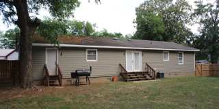 335 Poplar Avenue Gallery 16
