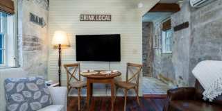 Downtown Cottage- Fully Furnished Gallery 22