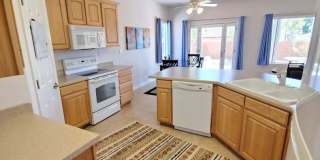 3 Bedroom, One Level Furnished Home in Emerald Ridge Gallery 12