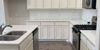 Beautiful 4 bed 3.5 bath home with a game room in The Enclave! Gallery 5