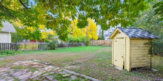 Charming house for rent, with laundry machines included and fenced yard. Gallery 21